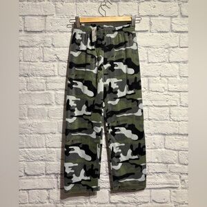 New The Children’s Place Kids Camouflage Fleece Pants Medium (7/8)